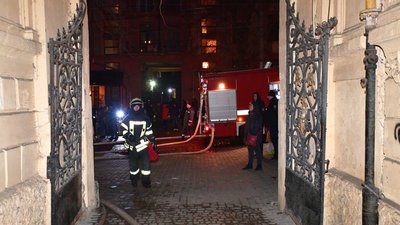 В центрі Одеси горіла пам'ятка архітектури: одна дівчина травмувалася В центрі Одеси горіла пам'ятка архітектури: одна дівчина травмувалася