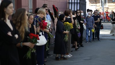 В Одесі прощаються з художником та директором музею Олександром Ройтбурдом В Одесі прощаються з художником та директором музею Олександром Ройтбурдом