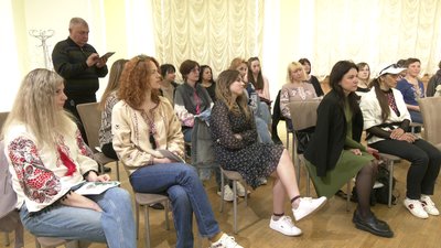 Російськомовні переселенці та жителі Рівного закінчили курси української мови