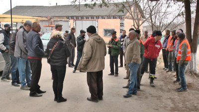 Працівники комунального підприємства кажуть, що деякі не отримували зарплати ще від листопада минулого року. Фото: Суспільне. Поділля. Працівники комунального підприємства кажуть, що деякі не отримували зарплати ще від листопада минулого року. Фото: Суспільне. Поділля.