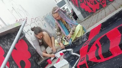 В Києві з’явився 70-метровий патріотичний мурал із символічними птахами В Києві з’явився 70-метровий патріотичний мурал із символічними птахами