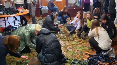 «Гобелени війни». У музеї на Львівщині «з нуля» плетуть маскувальні сітки – фоторепортаж «Гобелени війни». У музеї на Львівщині «з нуля» плетуть маскувальні сітки – фоторепортаж