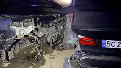 Водійка в’їхала в припарковане авто у Львові