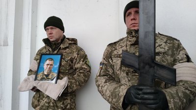 “З “Барсом” ніколи не було страшно”. У Чернівцях попрощалися з військовим Валерієм Красняном “З “Барсом” ніколи не було страшно”. У Чернівцях попрощалися з військовим Валерієм Красняном