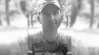 На Чернігівщині попрощалися з військовослужбовцями, які загинули на сході України На Чернігівщині попрощалися з військовослужбовцями, які загинули на сході України
