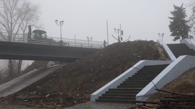 У Святогірську завершують ремонт автомобілного мосту через Сіверський Донець