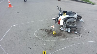 На Рівненщині водій авто збив мопедистку і втік. Каже, що злякався На Рівненщині водій авто збив мопедистку і втік. Каже, що злякався