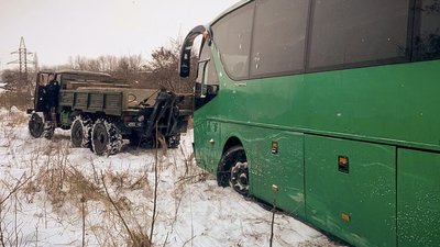 На Тернопільщині в кювет з’їхав автобус На Тернопільщині в кювет з’їхав автобус