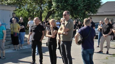 "Не брала слухавку": у Кременчуці попрощалися із жінками, які загинули через обстріл ТЦ "Не брала слухавку": у Кременчуці попрощалися із жінками, які загинули через обстріл ТЦ