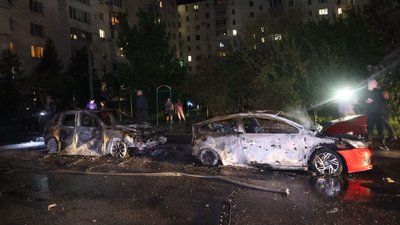 Пошкоджені через атаку РФ автомобілі у Салтівському районі Харкова, 17 травня 2026 року Пошкоджені через атаку РФ автомобілі у Салтівському районі Харкова, 17 травня 2026 року