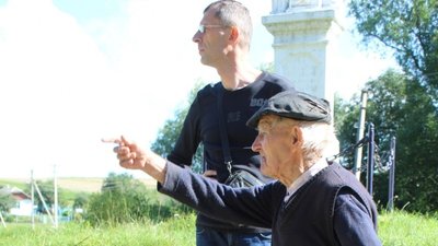 Землю для кургану на Тернопільщині звозили возами: розповідь очевидця Землю для кургану на Тернопільщині звозили возами: розповідь очевидця