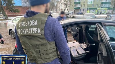 Одного з керівників заводу "Імпульс" на Сумщині спіймали на хабарі Одного з керівників заводу "Імпульс" на Сумщині спіймали на хабарі