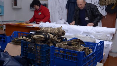 "Шпильки з Борочич": вчителі із села на Волині шиють військову амуніцію "Шпильки з Борочич": вчителі із села на Волині шиють військову амуніцію