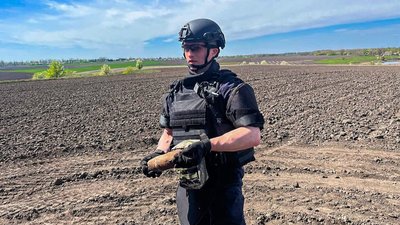 Вінницькі сапери знищили 16 артилерійських снарядів Вінницькі сапери знищили 16 артилерійських снарядів