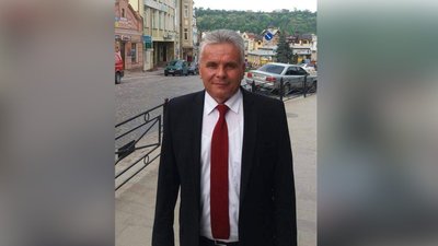 На Тернопільщині поховали лікаря, який помер від COVID-19 На Тернопільщині поховали лікаря, який помер від COVID-19