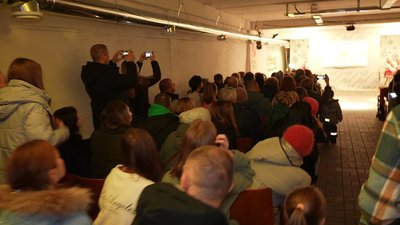 Концерт в укритті бомбосховищі Концерт в укритті бомбосховищі