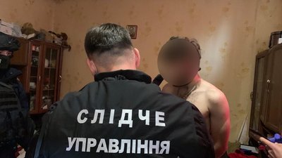 За підозрою у збуті метамфетаміну у Мукачеві затримали групу чоловіків
