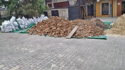 У Луцьку археологи відновили дослідження підземелля кафедрального костелу Святої Трійці У Луцьку археологи відновили дослідження підземелля кафедрального костелу Святої Трійці