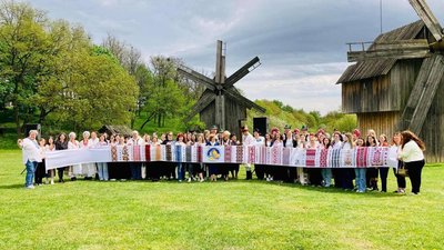 Рушник Єднання мандрує Україною