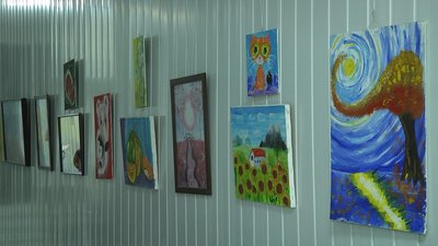 У Хмельницькій обласній дитячій лікарні експонуються роботи 14-річної хмельницької художниці Валерії Музики У Хмельницькій обласній дитячій лікарні експонуються роботи 14-річної хмельницької художниці Валерії Музики