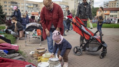 Книги, іграшки та одяг. У Чернівцях містяни могли принести та взяти безкоштовно речі Книги, іграшки та одяг. У Чернівцях містяни могли принести та взяти безкоштовно речі