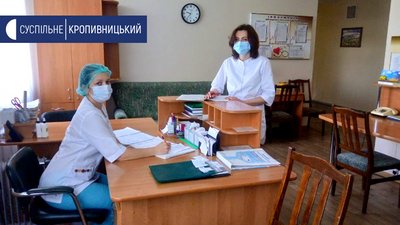 Ольга Шкатула працює у відділенні кардіології. За день оглядає десяток хворих Ольга Шкатула працює у відділенні кардіології. За день оглядає десяток хворих