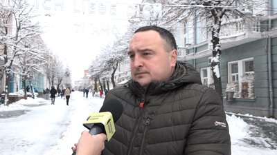 Наслідки негоди: на Житомирщині через снігопад побільшало ДТП, рух вантажівок обмежували Наслідки негоди: на Житомирщині через снігопад побільшало ДТП, рух вантажівок обмежували