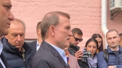 Медведчуку обирають запобіжний захід у справі про держзраду. Нардеп назвав її сфабрикованою Медведчуку обирають запобіжний захід у справі про держзраду. Нардеп назвав її сфабрикованою
