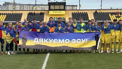 Футбольні клуби "Буковина-2" та "Вільхівці"