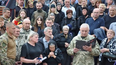 На Тернопільщині попрощалися з військовослужбовцем Ігорем Чумаком
