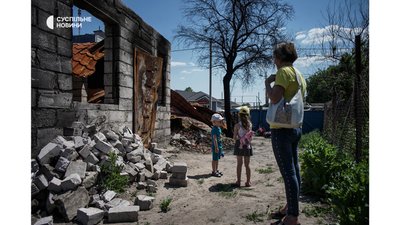 "Нормальні будиночки нам поляки зробили, але у своїй хаті краще". Як живуть у модульному містечку в Бородянці