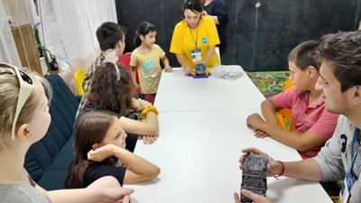 "Психологи на війні": на Херсонщині дітям допомагають подолати наслідки окупації та обстрілів "Психологи на війні": на Херсонщині дітям допомагають подолати наслідки окупації та обстрілів