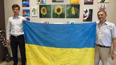 Австралійські волонтери продають картини військових, які проходять арттерапію на Рівненщині Австралійські волонтери продають картини військових, які проходять арттерапію на Рівненщині