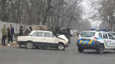 У середмісті Херсона зіткнулись два автомобілі – один з водіїв у лікарні У середмісті Херсона зіткнулись два автомобілі – один з водіїв у лікарні