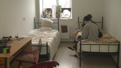 У цьому хостелі проживає 28 переселенців. У цьому хостелі проживає 28 переселенців.