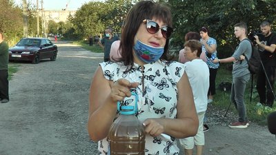 Вдвічі дорожче за брудну воду. Франківці просять чистої питної води Вдвічі дорожче за брудну воду. Франківці просять чистої питної води