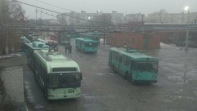 У Чернігові через крижаний дощ зупинилися тролейбуси (Оновлено)