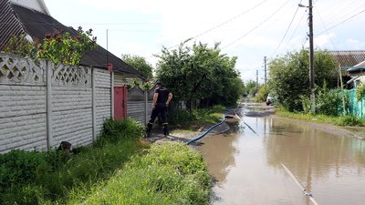 У Дніпрі триває ліквідація наслідків негоди: за добу відкачано ще 55 тисяч кубометрів води У Дніпрі триває ліквідація наслідків негоди: за добу відкачано ще 55 тисяч кубометрів води