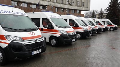 Прикарпатські медики отримали сім автомобілів швидкої допомоги