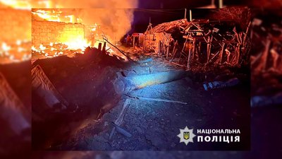 Наслідки влучання російської ракети по житловому будинку на Чернігівщині Наслідки влучання російської ракети по житловому будинку на Чернігівщині