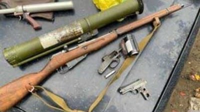Збирав для колекції. У Миколаєві поліція вилучила у чоловіка зброю та вибухівку