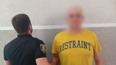 Намагався вбити сусіда ножем: у Мукачеві затримали 62-річного підозрюваного