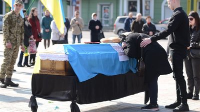 У Рівному попрощалися із військовим Дмитром Бойком У Рівному попрощалися із військовим Дмитром Бойком