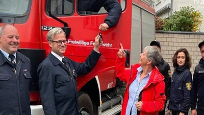 Пожежний автомобіль укомплектований усім необхідним Пожежний автомобіль укомплектований усім необхідним