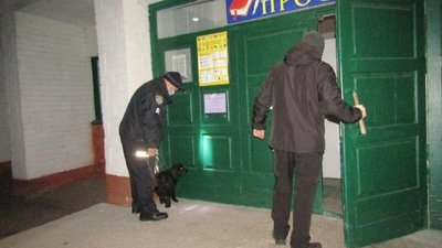 Дівчинка з Борисполя програла парі та «замінувала» школу у Чернігові