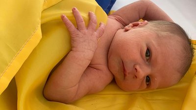 "Діти вільної України": на Вінниччині немовлятам влаштували святкову фотосесію