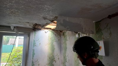 "Пряме влучання – автівки немає". Російські війська обстріляли село Костянтинівка на Сумщині "Пряме влучання – автівки немає". Російські війська обстріляли село Костянтинівка на Сумщині