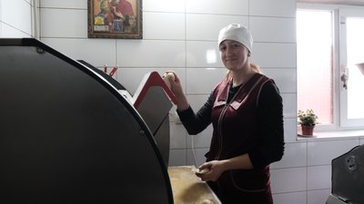 "Мріяв про це п’ять років". У пекарні на Буковині завдяки гранту від є-Робота купили машину для замішування тіста та розширили бізнес "Мріяв про це п’ять років". У пекарні на Буковині завдяки гранту від є-Робота купили машину для замішування тіста та розширили бізнес