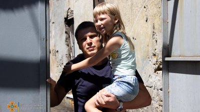 Вода заблокувала одну з вулиць в Одесі: рятувальники евакуювали 55 людей Вода заблокувала одну з вулиць в Одесі: рятувальники евакуювали 55 людей