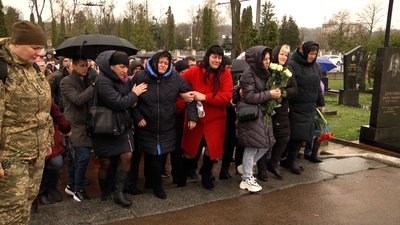 У Житомирі попрощалися з десантниками Дмитром Яковцем та Дмитром Кановою У Житомирі попрощалися з десантниками Дмитром Яковцем та Дмитром Кановою